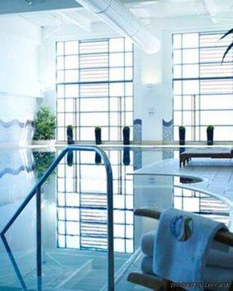 Hotel Village Swansea