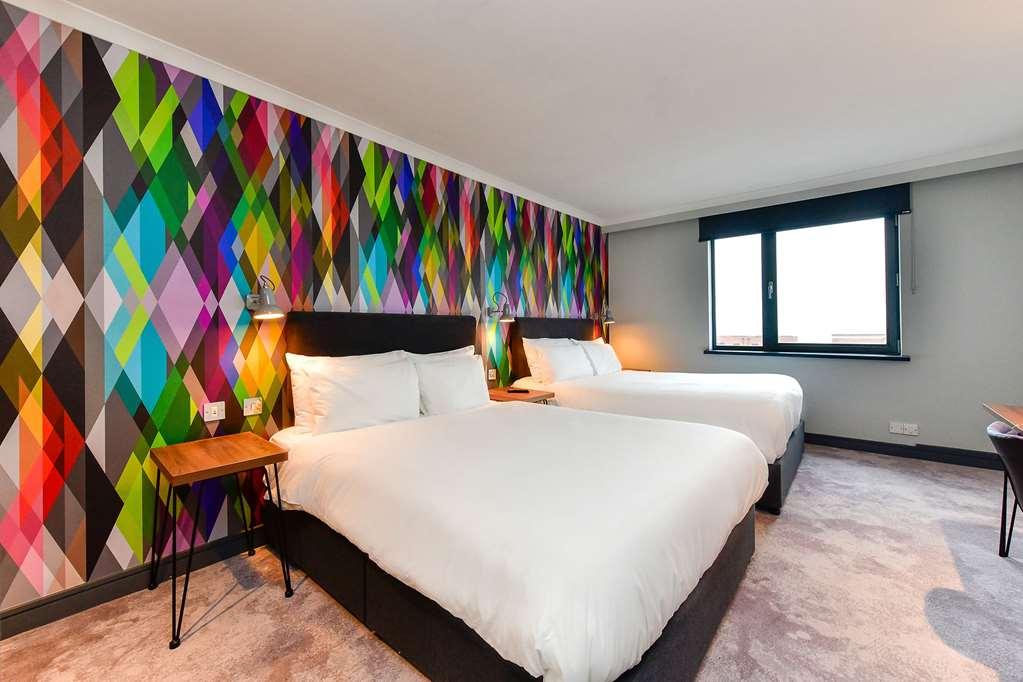Hotel Village Swansea