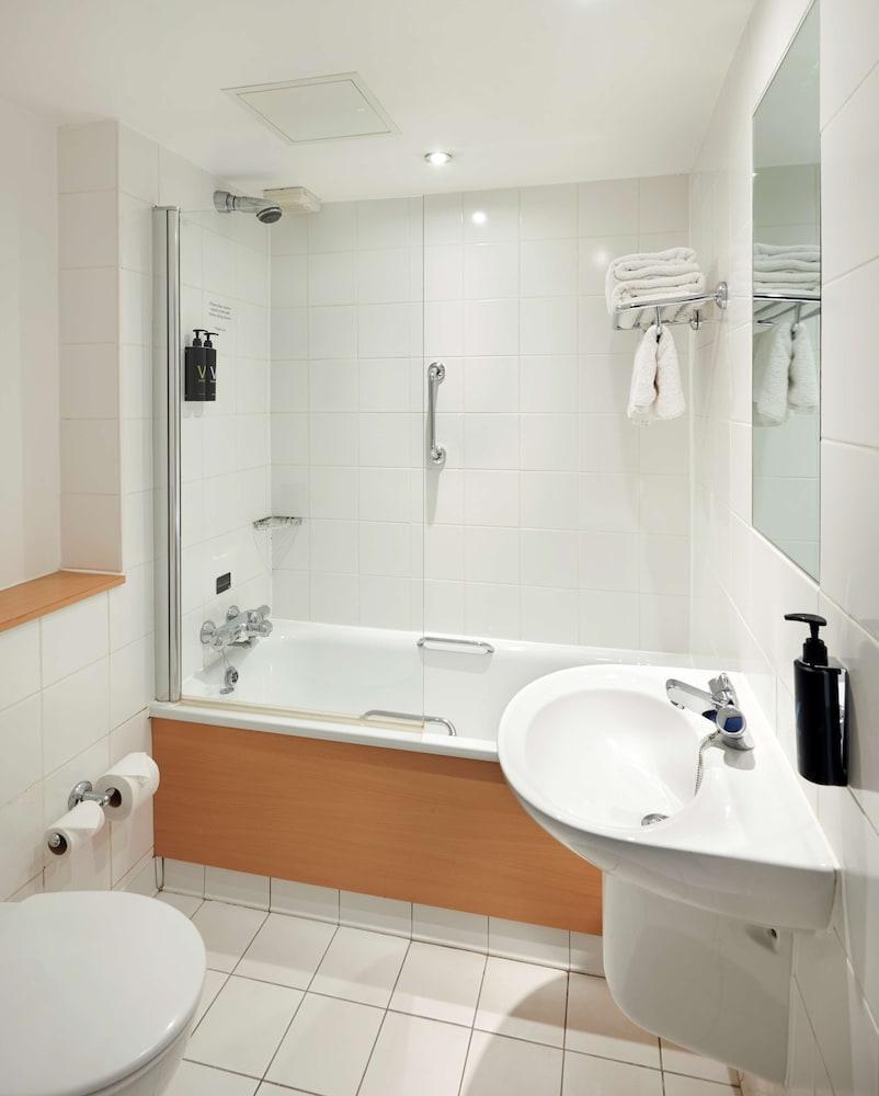 Village Hotel 4*