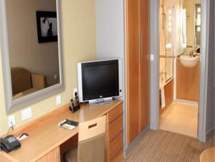 Hotel Village Swansea