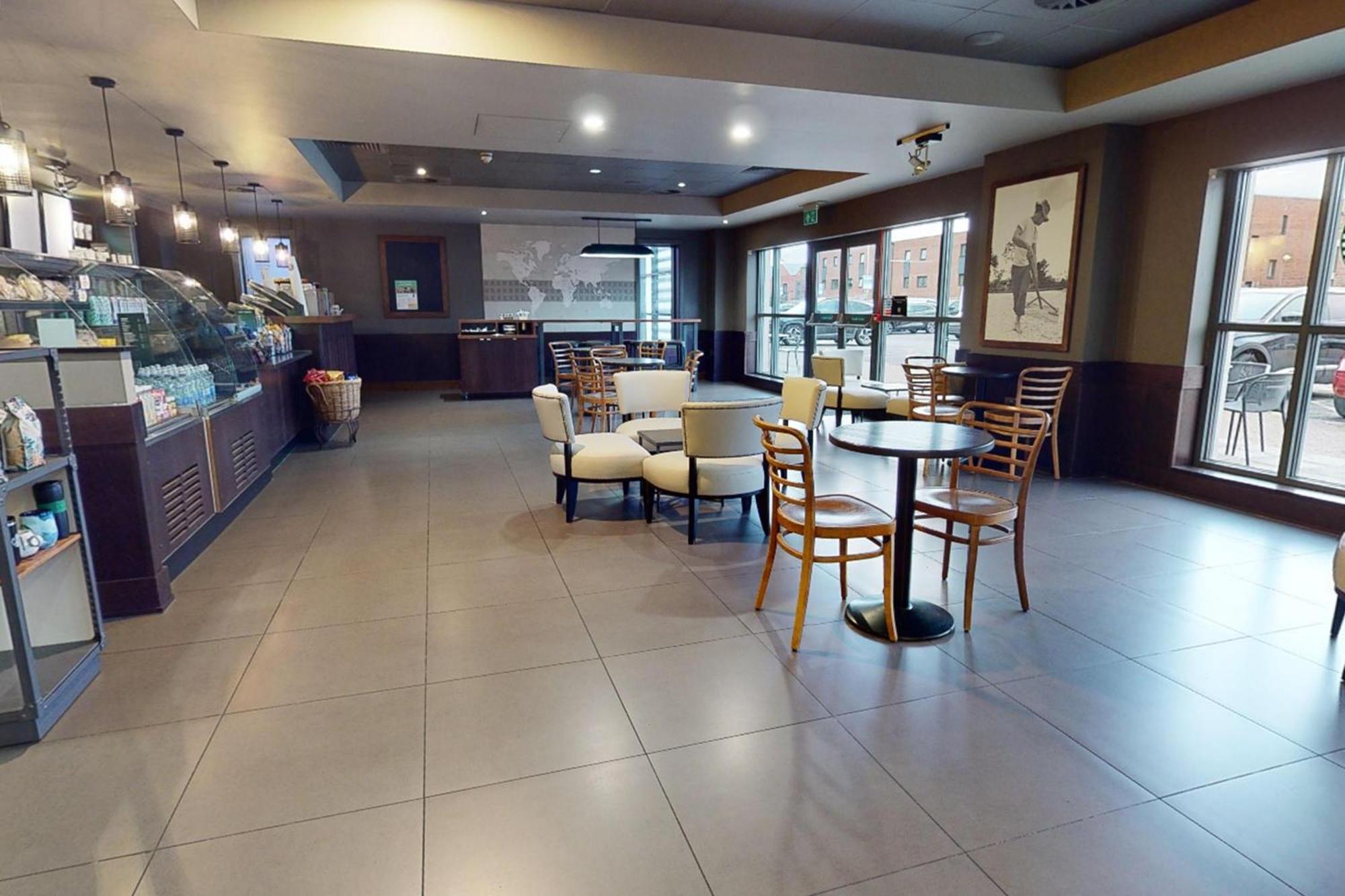 Hotel Village Swansea