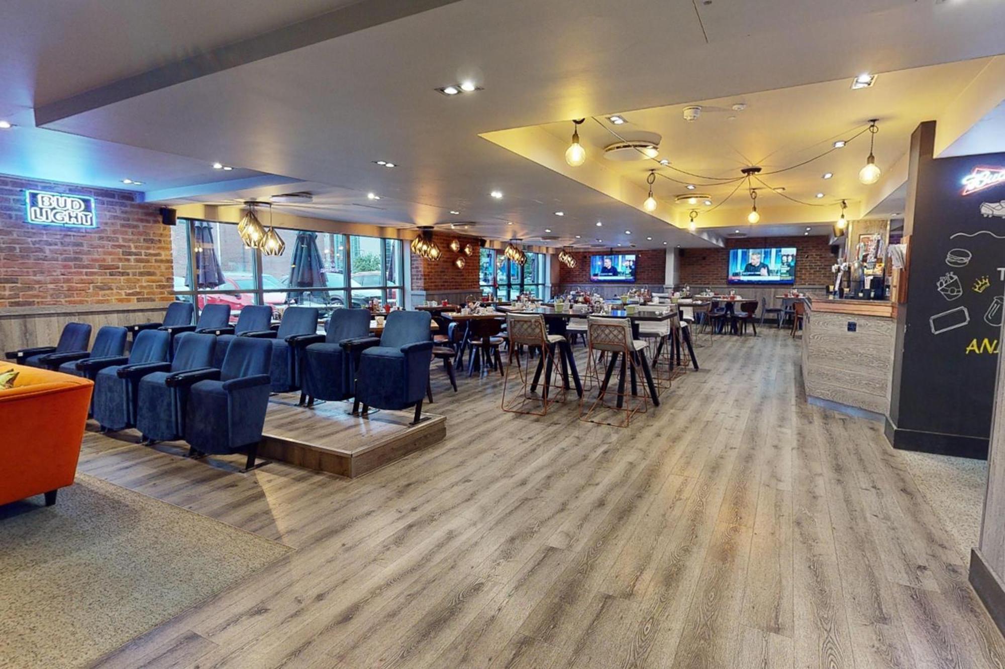 Hotel Village Swansea